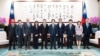 台湾总统赖清德(右5)在总统府会见由美国众议院预算委员会民主党首席议员，联邦众议员布伦登·博伊尔(右6)率领的代表团。(2026年10月8日)