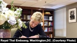  Kristie Kenney,Counselor of the State Department signs the condolence book at the Royal Thai Embassy. Oct,17 2016.