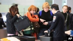 圖為上海機場安檢。