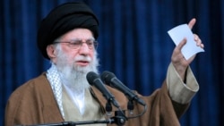 Pemimpin Tertinggi Ayatollah Ali Khamenei berbicara dalam sebuah pertemuan di Teheran, Iran, Rabu, 11 Desember 2024. (Foto: via AP)