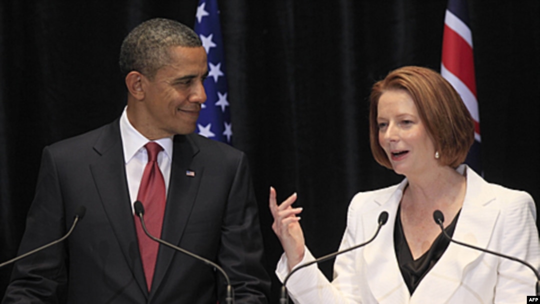 Tổng thống Hoa Kỳ Barack Obama và Thủ tướng Australia Julia Gillard trong một cuộc họp báo chung ở Canberra, Australia, ngày 16 tháng 11, 2011. Các nhà lãnh đạo Hoa Kỳ và Australia đã loan báo một thỏa thuận duy trì các lực lượng của Hoa Kỳ trên lãnh thổ