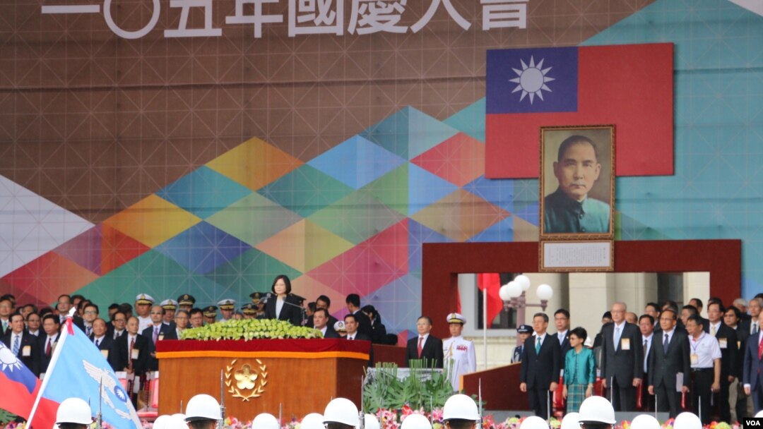 蔡英文双十节呼吁两岸尽快对话 （美国之音易林拍摄）