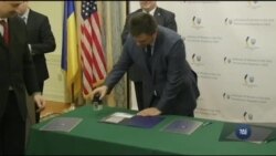Погашенням ювілейної поштової марки Україна і Сполучені Штати відзначили 25-ту річницю дипломатичних відносин. Відео