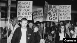 Bar Black Cat del barrio angelino de Silver Lake, fu escenario el 11 de febrero de 1967 de la primera manifestación celebrada en EE.UU. para reivindicar el respeto a las personas LGBT.