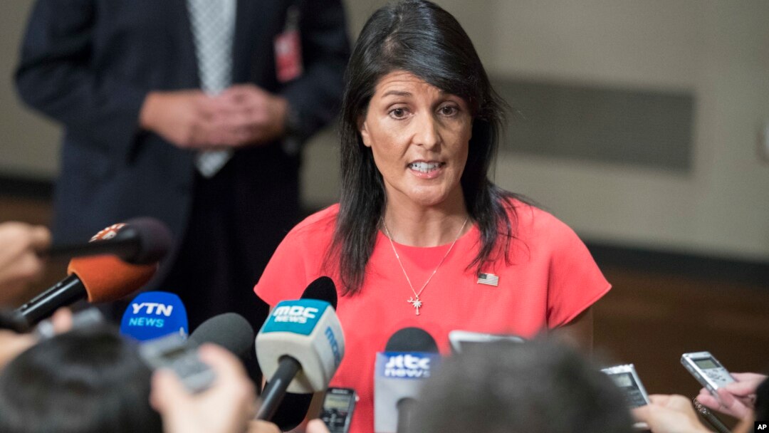 Duta Besar Amerika untuk PBB Nikki Haley mengatakan kepada wartawan di markas besar PBB di New York (foto: dok). 