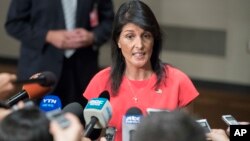 Duta Besar Amerika untuk PBB Nikki Haley mengatakan kepada wartawan di markas besar PBB di New York (foto: dok). 