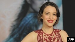 Aktris Kat Dennings menghadiri penayangan perdana sinema Marvel "Thor: The Dark World" di El Capitan Theatre, Hollywood, California, 4 November 2013. (Foto: AFP)