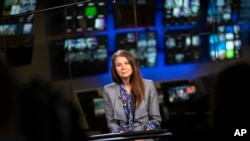 La directora de la Agencia de Seguridad de Infraestructura y Ciberseguridad de Estados Unidos (CISA, por sus iniciales en inglés), Jen Easterly, durante una entrevista a The Associated Press, el 2 de octubre de 2024, en Washington.