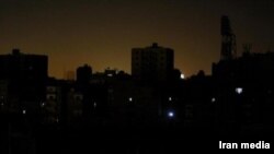 یکی از تصاویری که شهروندان از قطع برق در تهران منتشر کرده‌اند (آرشیو)