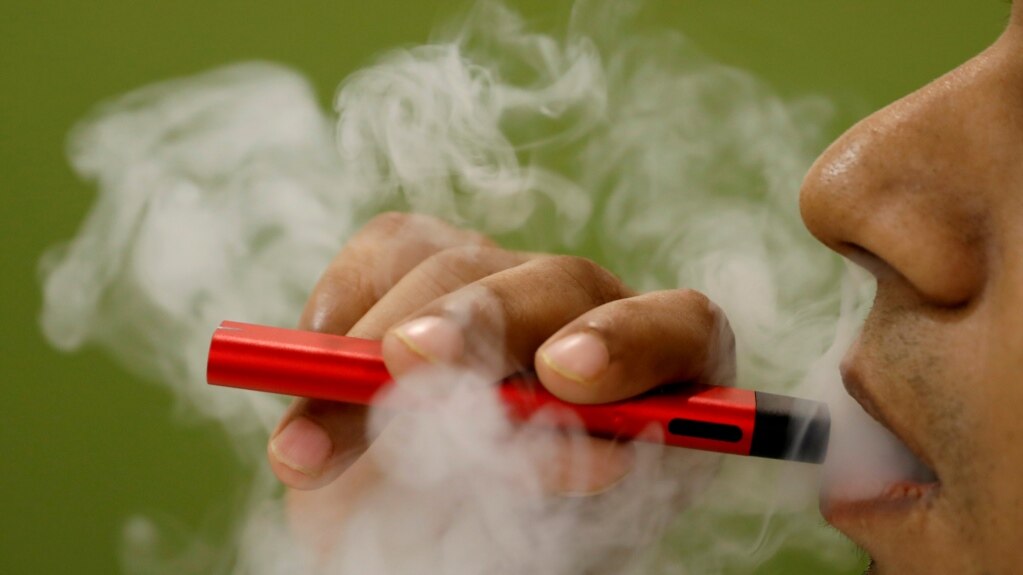 US Schools Use Surveillance to Catch Students Vaping