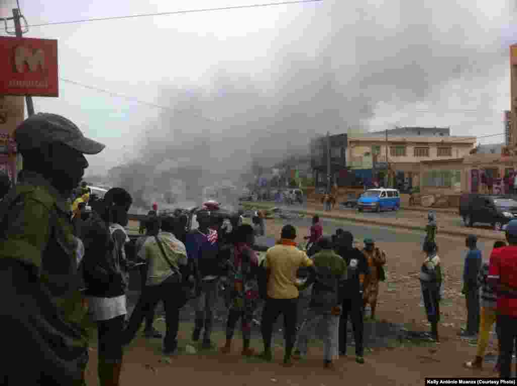 Greve taxistas em Luanda, Hoji Ya Henda Mabor General, foto de Kolly António Muanza. Luanda, Angola, 5 Out. 2015