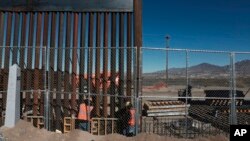 Cuatro compañías de Alabama, Arizona, Houston y Misisipi han sido seleccionadas para construir uno de los prototipos del muro que el presidente Donald Trump quiere colocar en la frontera con México.