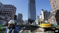 A security man stands by a road construction site in Tokyo. PM Shinzo Abe delivered a stimulus package of public works and other projects aimed at revitalizing the sagging economy, January 11, 2013.