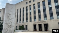 资料照片：美国哥伦比亚特区联邦地区法院所在的E·巴雷特·普雷特曼美国法院大楼。(2025年7月11日)