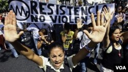 Más estudiantes se sumarán a la protesta en los próximos días y el número de jóvenes en huelga de hambre podría llegar al centenar.