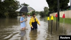 Rumah-rumah warga di Hermit Park, Townsville, Queensland, Australia dilanda banjir tahun lalu (foto: dok). 