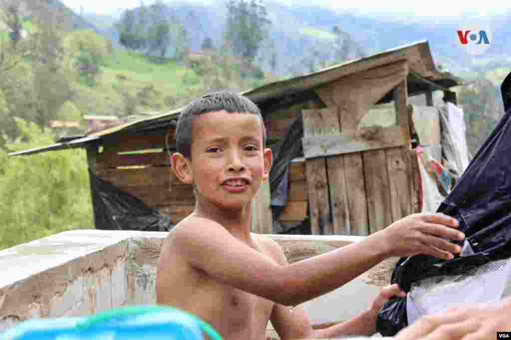 Alejandro, el hijo de menor de Nubia, es el personaje m&#225;s pintoresco de los videos que aparecen en el canal de Youtube.