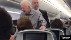 Former president Jimmy Carter shakes hands with every passenger on a recent flight from Atlanta, Georgia, to Washington, D.C. (Twitter - @UPROXX)