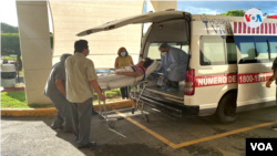 Verónica Chávez, codirectora del medio 100%Noticias, de Nicaragua, es ingresada de emergencia a un hospital. Domingo 11 de octubre de 2020. Foto: Houston Castillo Vado, VOA.