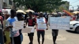 Protestos em Maputo: Terceiro dia de luto pela justiça e eleitoral e contra a carestia de vida. Mercado do Estrela Vermelha. Moçambique, 22 de novembro 2024