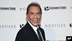 Archivo - El cheroqui Wes Studi fue uno de los actores que recibió un Oscar honorario el domingo en Los Ángeles.