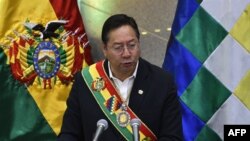 Foto de archivo: El presidente de Bolivia, Luis Arce, pronuncia un discurso durante una ceremonia en el palacio de gobierno en La Paz, el 22 de enero de 2023. (Foto de AIZAR RALDES / AFP)