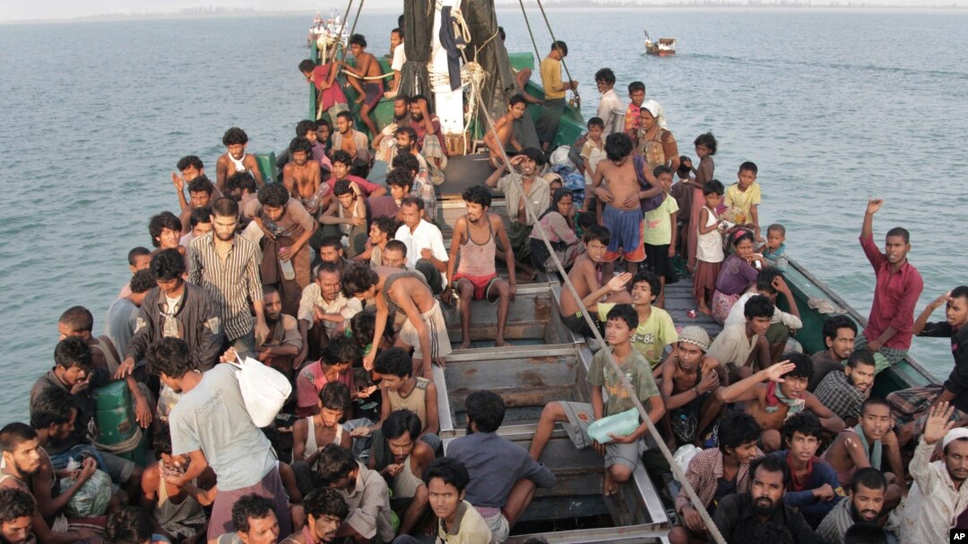Sebuah perahu migran melewati perairan antara Malaysia dan Sumatera (foto: dok).