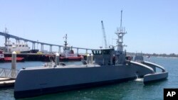 Durante la fase de pruebas, el barco contará con operadores humanos como respaldo, pero una vez que muestre su confiabilidad, la embarcación se manejará de manera autónoma, y estará en altamar durante meses.