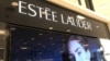 FILE: Konter kosmetik Estee Lauder di Los Angeles, California, Amerika Serikat, 19 Agustus 2019. (Lucy NicholsonREUTERS)