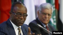 Ministan mai na Nigeria Emmanuel Ibe Kachikwu a hagu da Sakataren OPEC Abdullah al-Badri.