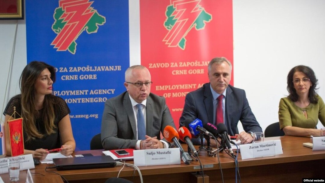 Direktor Zavoda za zapošljavanje Crne Gore (ZZZCG), Suljo Mustafić i Direktor Nacionalne službe za zapošljavanje Srbije, Zoran Martinović na konferenciji za novinare u Podgorici, 21. jun 2018. (rtcg.me)