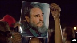 Según lo previsto, el destino final será la Universidad Nacional, allí oficiarán una misa para decir adiós a Fidel Castro, quien falleció el pasado viernes en La Habana a los 90 años de edad.