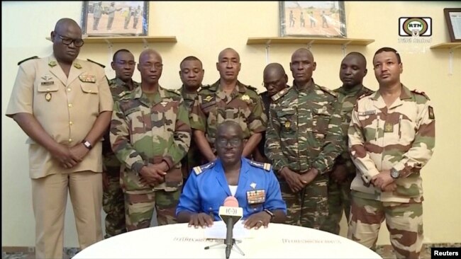 Niger ordu sözcüsü Amadou Adramane, ulusal televizyon kanalında darbeyle ilgili açıklama yaptı.