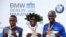 Eliud Kipchoge, au centre, Amos Kipruto, à gauche, et Wilson Kipsang lors du marathon de Berlin, Allemagne, le 16 septembre 2018. 