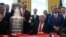 Президент США Дональд Трамп приветствовал в Белом доме команду Washington Capitals, владельца команды Тэда Леонсиса и капитана команды Александра Овечкина, завоевавших Кубок Стенли 2018 года. Вашингтон. 25 марта 2019 года.