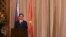 Vietnam's Prime Minister Nguyen Tan Dung (L) talks next to Philippines' President Benigno Aquino during a joint news conference at the Malacanang Presidential Palace in Manila, May 21, 2014.