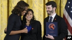 Michelle Obama elogió el poder de las artes para ayudar a las personas jóvenes a desarrollar su talento.