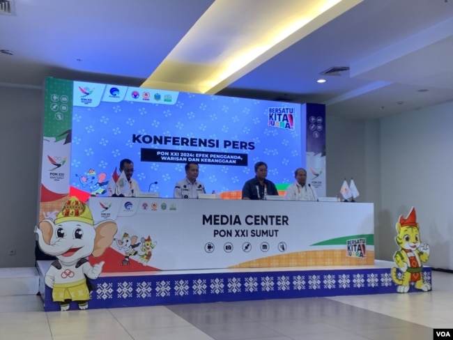Konferensi pers yang dilakukan Panitia Besar (PB) Pekan Olahraga Nasional (PON) XXI Wilayah Sumatra Utara di Kota Medan. Rabu 11 September 2024. (Anugrah Andriansyah/VOA)