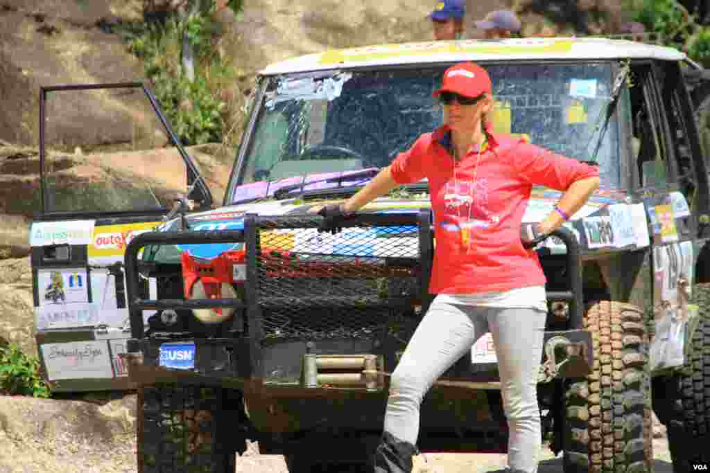 A member of Car 19, the &ldquo;Bush Babes,&rdquo; an all-women&rsquo;s team, waits to finish the &ldquo;Gauntlet,&rdquo; the most difficult section of Rhino Charge, May 30, 2016. (J. Craig/VOA)