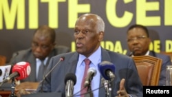 Le président angolais Jose Eduardo dos Santos lors d'un rassemblement de son parti à Luanda, Angola, le 2 décembre 2016. 