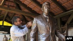 Hungaria nderon ish presidentin Ronald Regan me një statujë në Sheshin e Lirisë