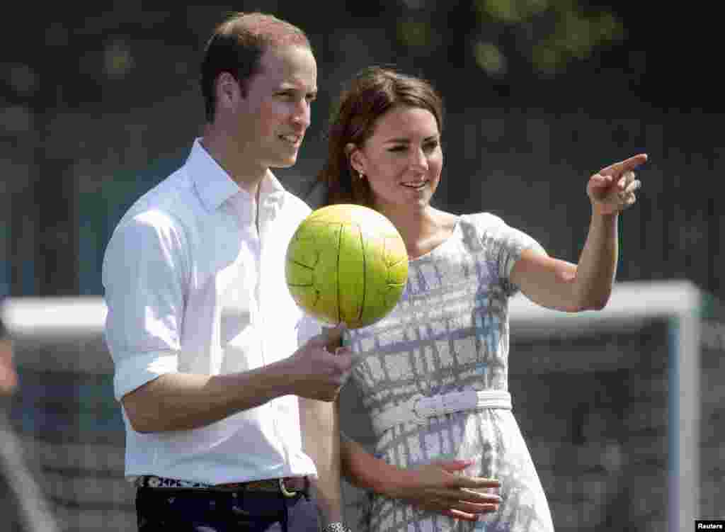 برطانیہ کے شہزادہ ولیم اور اُن کی اہلیہ ڈچز آف کیمبرج کیٹ میڈلٹن کے ہاں پہلے بیٹے کی ولادت ہوئی ہے۔