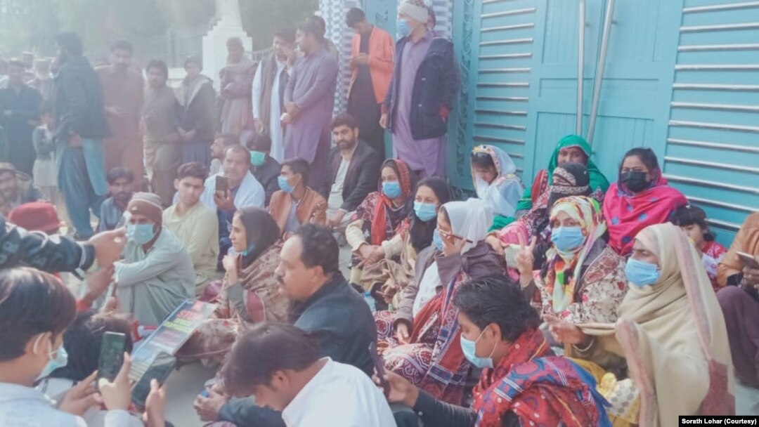 سندھ پولیس نے بدھ کی شام مارچ کے شرکا کے خلاف اس وقت کارروائی کی جب وہ صوبے کے آخری قصبے اوباڑو سے پیدل پنجاب میں داخل ہونا چاہتے تھے۔
