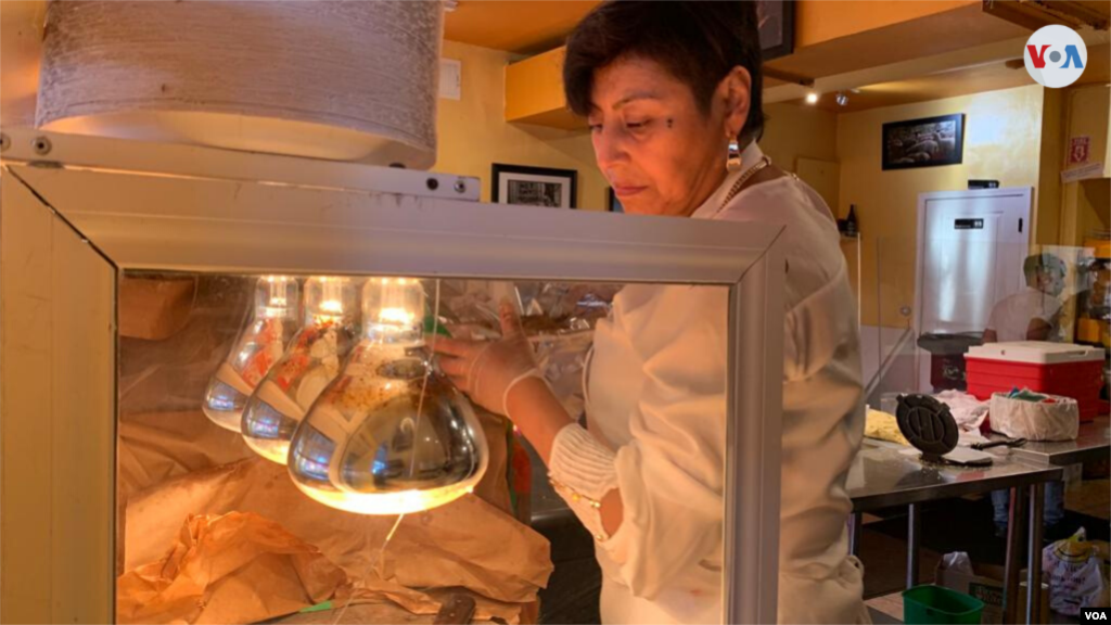 La receta de la barbacoa de South Philly, la aprendió Cristina Martínez de su padre, famoso en su natal Capulhuac por este plato. (Foto: Rosa Tania Valdés)