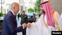 دیدار جو بایدن، رئیس جمهوری آمریکا، با محمد بن سلمان، ولیعهد عربستان سعودی، در جده (آرشیو) 