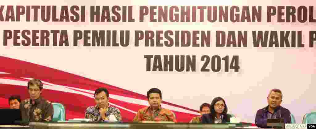 Komisi Pemilihan Umum (KPU) menetapkan Joko Widodo-Jusuf Kalla sebagai pemenang Pilpres 2014 di Jakarta, Selasa (22/7).