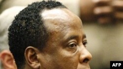 Dr. Conrad Murray çıkarıldığı duruşmada