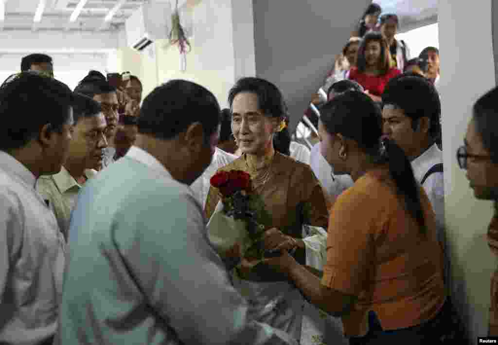 ရန်ကုန်မြို့ NLD ရုံးချုပ်မှာ ကျင်းပတဲ့ ဒီကနေ့ ကျရောက်တဲ့ ၆၈ နှစ်မြောက် လွတ်လပ်ရေးနေ့ အခမ်းအနား အမျိုးသားဒီမိုကရေစီအဖွဲ့ချုပ် ဥက္ကဋ္ဌ ဒေါ်အောင်ဆန်းစုကြည် မိန့်ခွန်း။