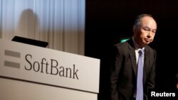 Kepala Eksekutif SoftBank Group, Masayoshi Son, menghadiri konferensi pers di Tokyo, Jepang, 5 November 2018.