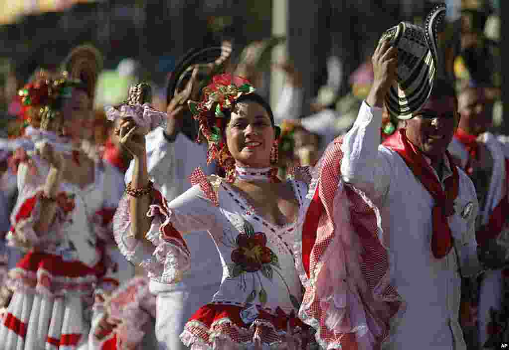 Dancers perform during carnival celebrations in Barranquilla, Colombia, February 19, 2012. (AP Photo)